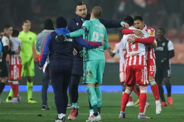 OSTAVIO SVE BEZ TEKSTA! Golman Zvezde ima NOVU LJUBAV: Osvojio VRELU političarku - par OZVANIČIO vezu FOTOGRAFIJOM! (FOTO)