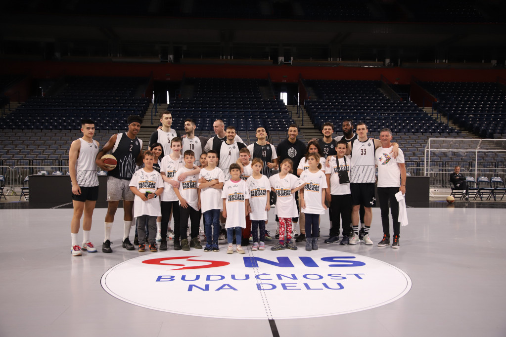Košarkaši Partizana na druženju sa mališanima iz Dečijeg sela