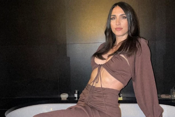 OVE SCENE GLEDATE NA SOPSTVENU ODGOVORNOST! Jelisaveta Orašanin uhvaćena u provodu,  jedan detalj svima zapao za oko! (FOTO)