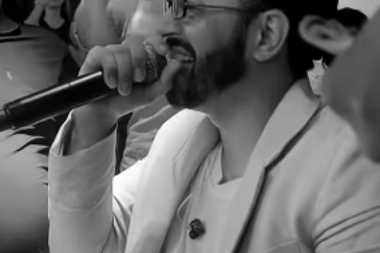 Adil Maksutović peva Bobi Živojinoviću