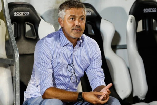 DA PREKINEMO INSINUACIJE: Hitno saopštenje kluba - evo šta je razlog odlaska trenera!