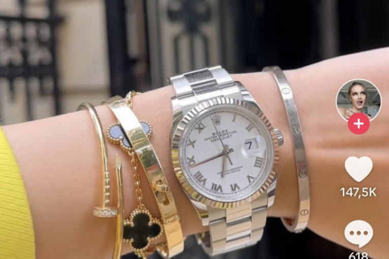 Nakit koji Polina nosi