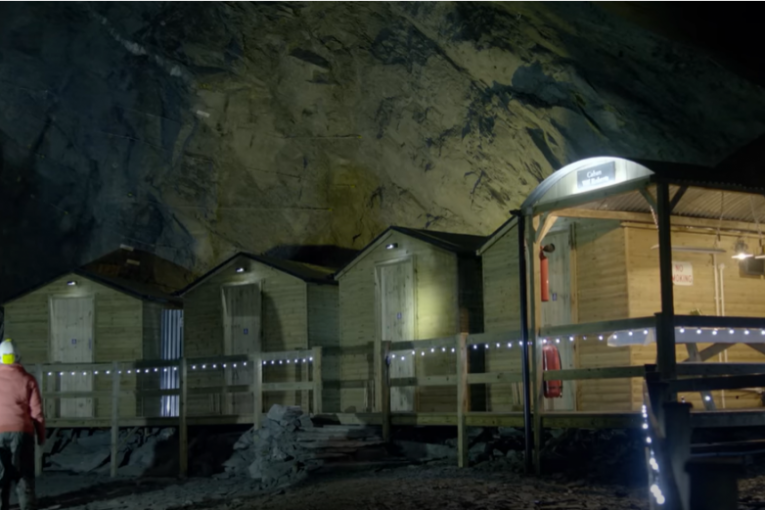 Kućice u kojoj ljudi odmaraju