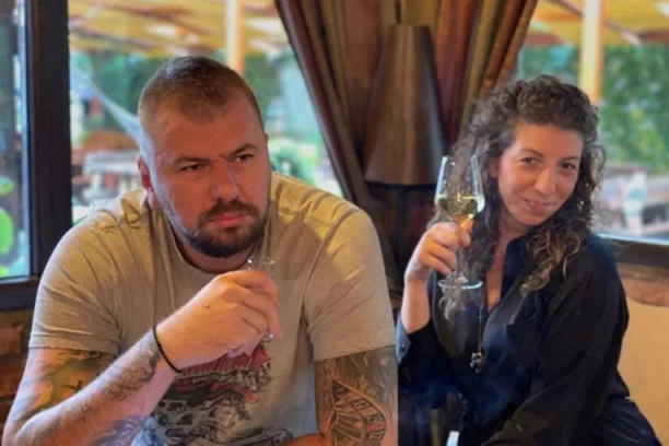 "ENA NE PALI TELEVIZOR OD STRAHA" Janjuševo skandalozno ponašanje šokiralo sve, OSUDILA ga poznata pevačica!