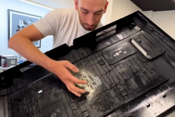 IZ TELEVIZORA CURILO ULJE: Majstor bio u šoku kad je otkrio u čemu je problem - zbog ELEKTRONSKIH CIGARA možete da zapalite stan(VIDEO)