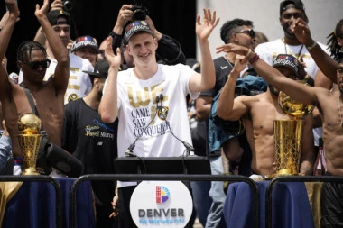 URNEBESNO! Jokića morao da "KUPI" pivom: Italijan podelio NESTVARNU anegdotu!