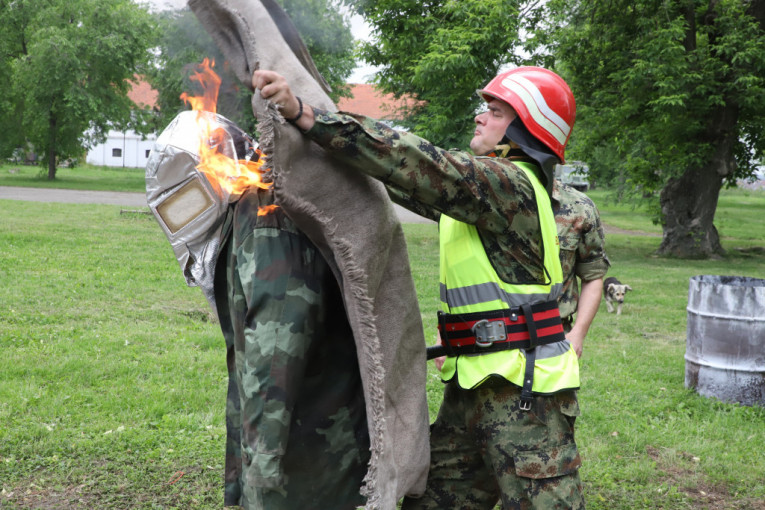 Vežba gašenja požara
