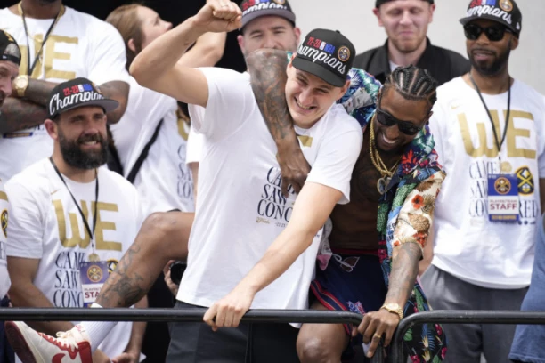 PRSTEN I MVP TROFEJ SU NIŠTA ZA OVO! Nikola Jokić dobio NAJLEPŠE MOGUĆE priznanje i očekuje ga PRAVI SPEKTAKL! (FOTO)