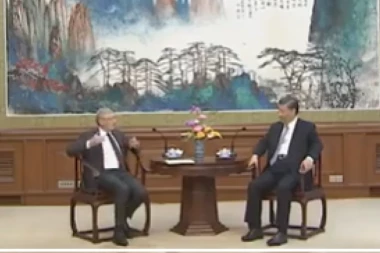 OČI SVETA UPRTE U ISTORIJSKI SASTANAK! Si Điping dočekao Gejtsa, nazvao ga STARIM PRIJATELJEM (VIDEO)