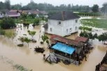 OD PONOĆI EVAKUISANO 217 LJUDI, JEDNA OSOBA IZVUČENA IZ REKE! Srbija muku muči sa poplavama! VANREDNA SITUACIJA PROGLAŠENA U VIŠE OD 50 OPŠTINA! (VIDEO)