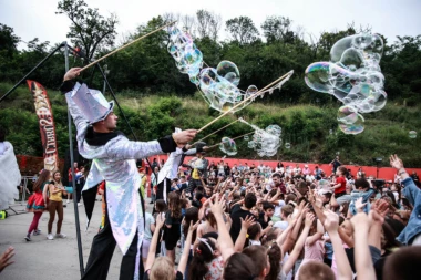 Humanitarna fondacija "Humanist" okupila preko hiljadu mališana kroz festival prevencije nasilja na internetu