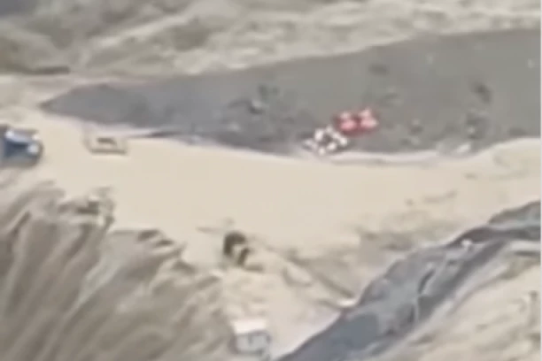 APOKALIPTIČNA SCENA U BORU! Površinski kop RUDNIKA BAKRA preplavila bujica! LJUDI GLEDAJU I NE VERUJU ŠTA SE DEŠAVA! (VIDEO)