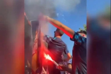 SKANDAL SVETSKIH RAZMERA! Hrvati DIVLJALI u Holandiji: Ponizili Srbiju na NAJGORI NAČIN, pa ZAPALILI zastavu! (VIDEO)