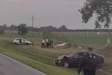 Nastradala dva muškarca, tri žene lakše povređene! Detalji nesreće kod Bačke Topole! Uleteli u raskrsnicu, pokosio ih "Audi"! (VIDEO)