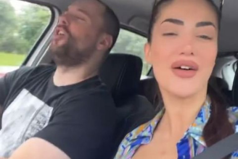 Anđela i Zvezdan na putu do aerodroma