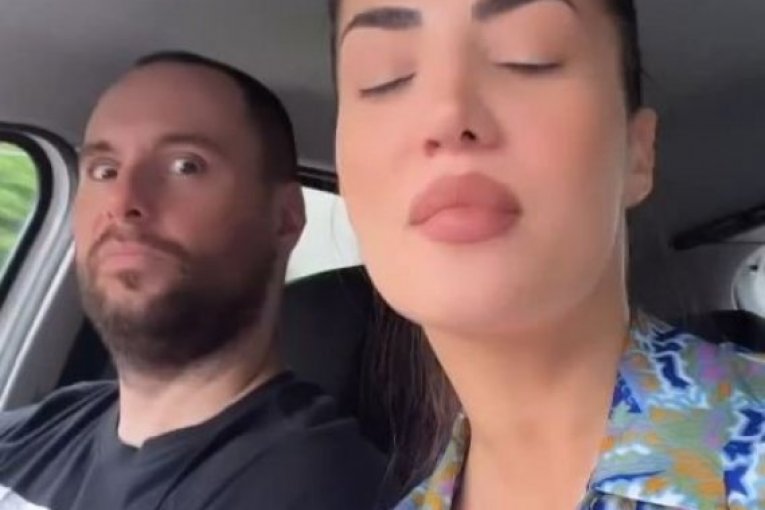 Anđela i Zvezdan na putu do aerodroma