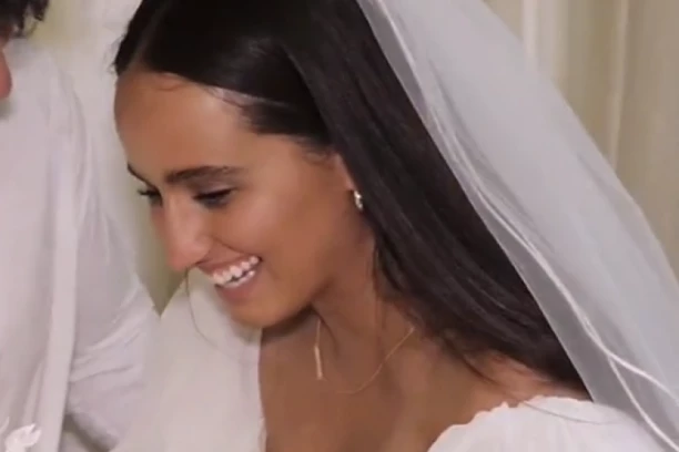 DVE VENČANICE PLATILA 800 DINARA, A IZGLEDALA JE KAO BOGINJA: Ne zna se koja je lepša, ali prekršila je važno pravilo (FOTO/VIDEO)