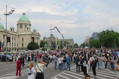 OPOZICIJA DANAS PONOVO BLOKIRA DEO GRADA: Najavljena protestna šeznja do RTS-a i Predsedništva Srbije