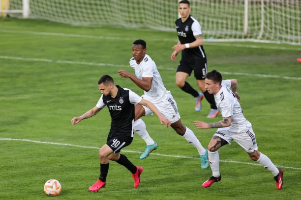 CRNO-BELI POTVRDILI: Potpisali Belić, Stevanović i Tošić!