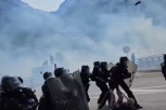 HAOS U FRANCUSKOJ ZBOG UBISTVA TINEJDŽERA NE JENJAVA: Demonstranti zapalili autobus, 77 ljudi uhapšeno (VIDEO)