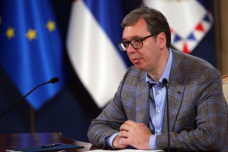 „Da, i ja sam SNS bot“: VUČIĆEV ODGOVOR na skandaloznu kampanju opozicije (FOTO)