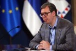 „Da, i ja sam SNS bot“: VUČIĆEV ODGOVOR na skandaloznu kampanju opozicije (FOTO)