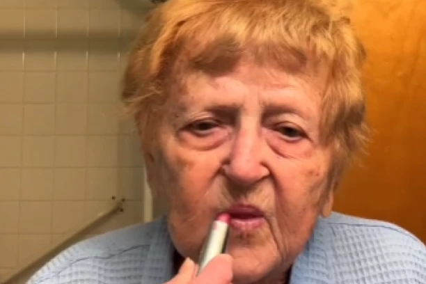 BAKA (93) se našminkala pa otišla na NAJBIZARNIJI sastanak ikada: ''Bolje mu je da izgleda DOBRO, platila sam ga 3.000 EVRA''