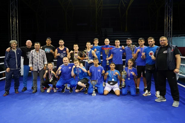 Somborcima šampionski trofej Bokserske lige Srbije za 2023. godinu! (FOTO GALERIJA)