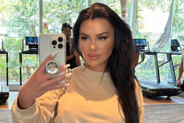 ŠOK TRANSFORMACIJA STANIJE DOBROJEVIĆ: Starleta promenila BOJU KOSE, u ovakvom izdanju je do sad niko nije video! (FOTO)