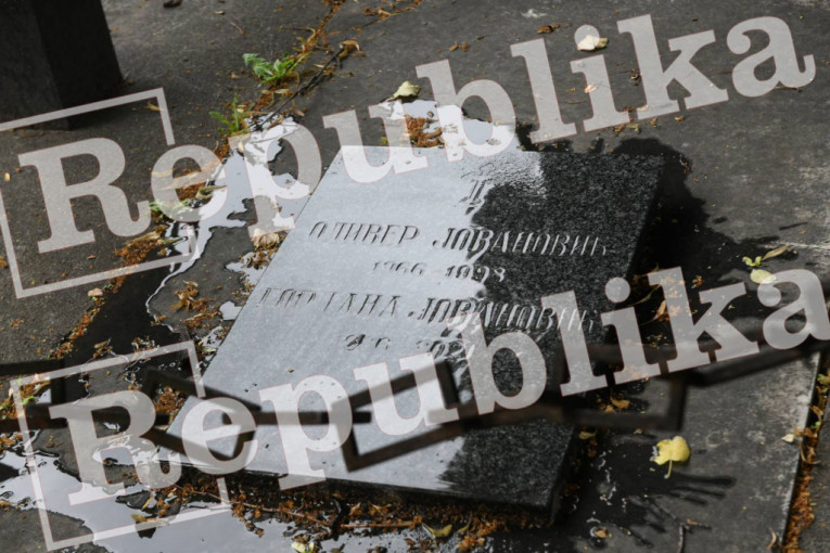 Grob Olivera Jovanovića i njegove majke Gordane