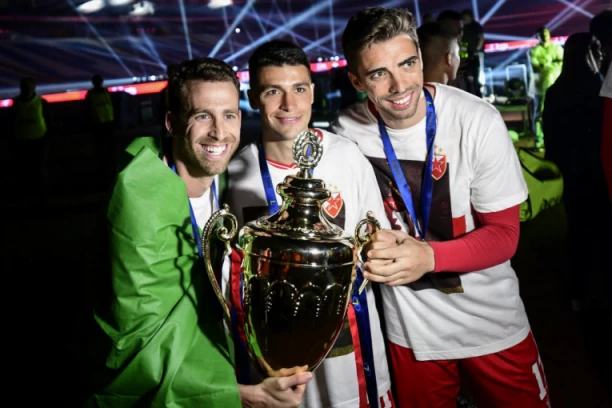 NAPUŠTA EVROPU POSLE SEDAM GODINA! Zvezdin veliki PROMAŠAJ pred POTPISOM!