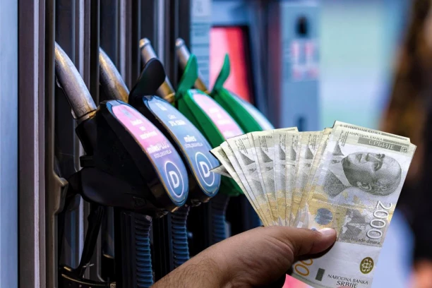 STIGLE NOVE CENE GORIVA PRED NOVU GODINU: Evo koliko ćemo da plaćamo benzin i dizel