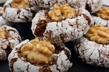 MAROKANSKI KEKS SA ORAHOM SPREMAN JE ZA 15 MINUTA: Poslastica kojoj nećete odoleti