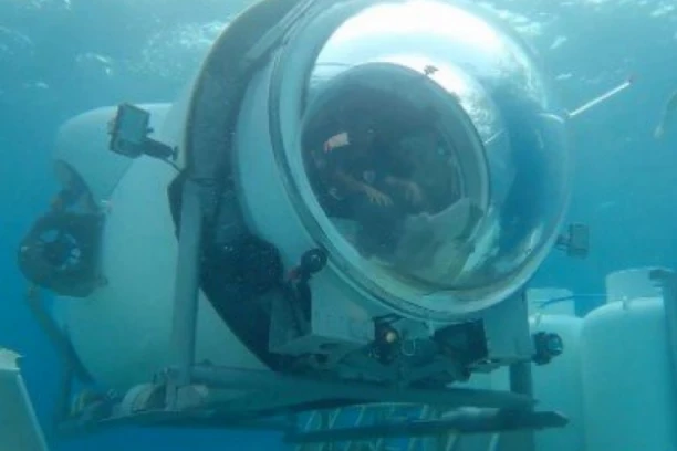 PLATILI 250 000 DOLARA DA SE PROVOZAJU SA WC ŠOLJOM DO DNA OKEANA PA NESTALI: Bizaran izgled podmornice nestalih milijardera zbunjuje sve: Bez sedišta i jedan toalet! (VIDEO)