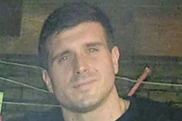 OVO JE UBIJENI MUŠKARAC U ZEMUNU: Dostavljač iz pakla ga izrešetao ispred porodične kuće!