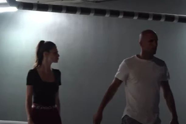 PLJUŠTE STRASNI POLJUPCI! Danijela Dimitrovska UHVAĆENA sa novim dečkom! (PAPARACO)