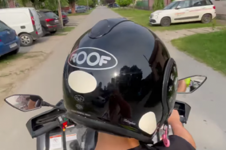 Sin Dare Bubamare vozi na kvadu