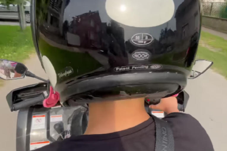 Sin Dare Bubamare vozi na kvadu