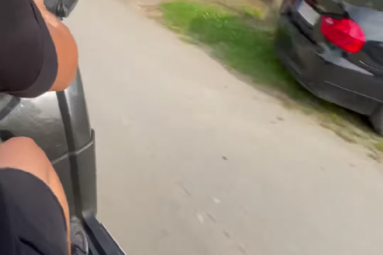 Sin Dare Bubamare vozi na kvadu