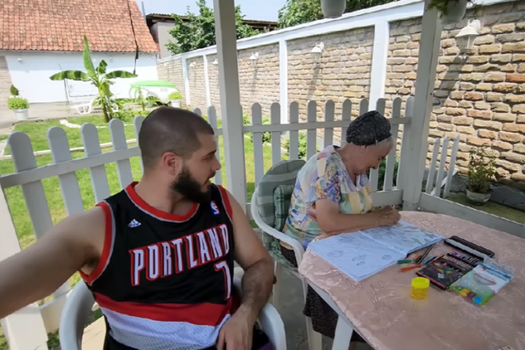 Dejan Dragojević sa babom