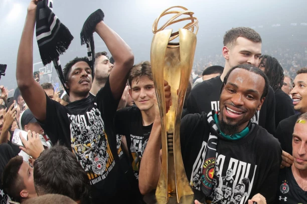 PARTIZAN SE VRATIO NA TRON JADRANA POSLE DESET GODINA: Brutalni Panter SRUŠIO Zvezdu Meridianbet u GROTLU Štark arene! (VIDEO)