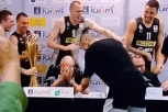 ŽELJKO, KUPANJE: Igrači Partizana prekinuli konferenciju i ispolivali Obradovića (VIDEO)