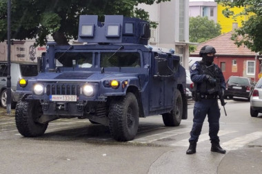 KURTIJEV TEROR NA SNAZI! Kosovska policija ponovo zaustavila srpsko sanitetsko vozilo