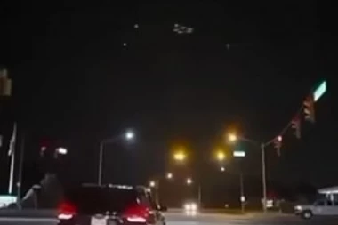 PET ZELENIH SVETALA U KRUGU: U američkom gradu navodno viđen NEPOZNATI LETEĆI OBJEKAT, svedok tvrdi - BILO JE ZASTRAŠUJUĆE! (VIDEO)