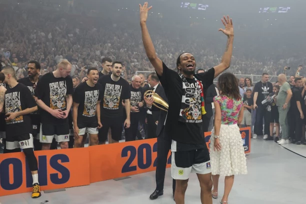 TITULA JE OSVOJENA - ŠTA DALJE? Ugovori ističu SEDMORICI košarkaša, kako će Partizan IZGLEDATI sledeće sezone?!