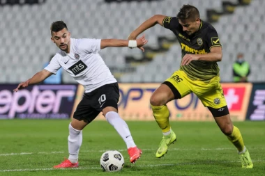 TRANSFER BOMBA: Štoper bogatog internacionalnog iskustva parafirao ugovor - polako se sklapa šampionski mozaik! (FOTO GALERIJA)