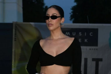 DRAMA! Dunja Jovanić ZAPALILA kosu dok je duvala svećice - UZNEMIRUJUĆI snimak osvanuo na mrežama, PLAMEN joj zahvatio pramenove!