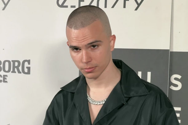 "BRIGA ME DA LI SE BRESKVICA LJUTI ZBOG EME RADUJKO!" Vojaž nikad suroviji prema bivšoj, o njegovoj reakciji bruji javnost!