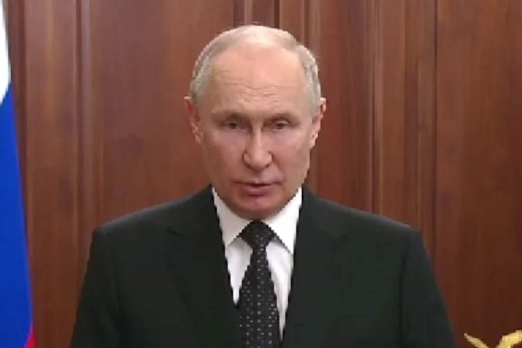 PUTIN POTPISAO NOVI ZAKON: Evo šta će biti sa onima koji prekrše  mere za vreme vanrednog stanja!