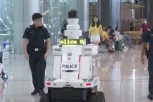 ROBOTI POLICAJCI NA ULICAMA SINGAPURA! Pet godina ih testirali, sada patroliraju aerodromom (VIDEO)